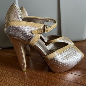 Dana Davis rose gold heels W/ Gold Accent, size 6